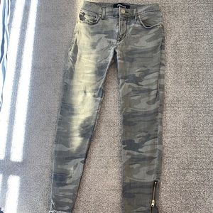 Camo jeans with a gold zipper on the bottom